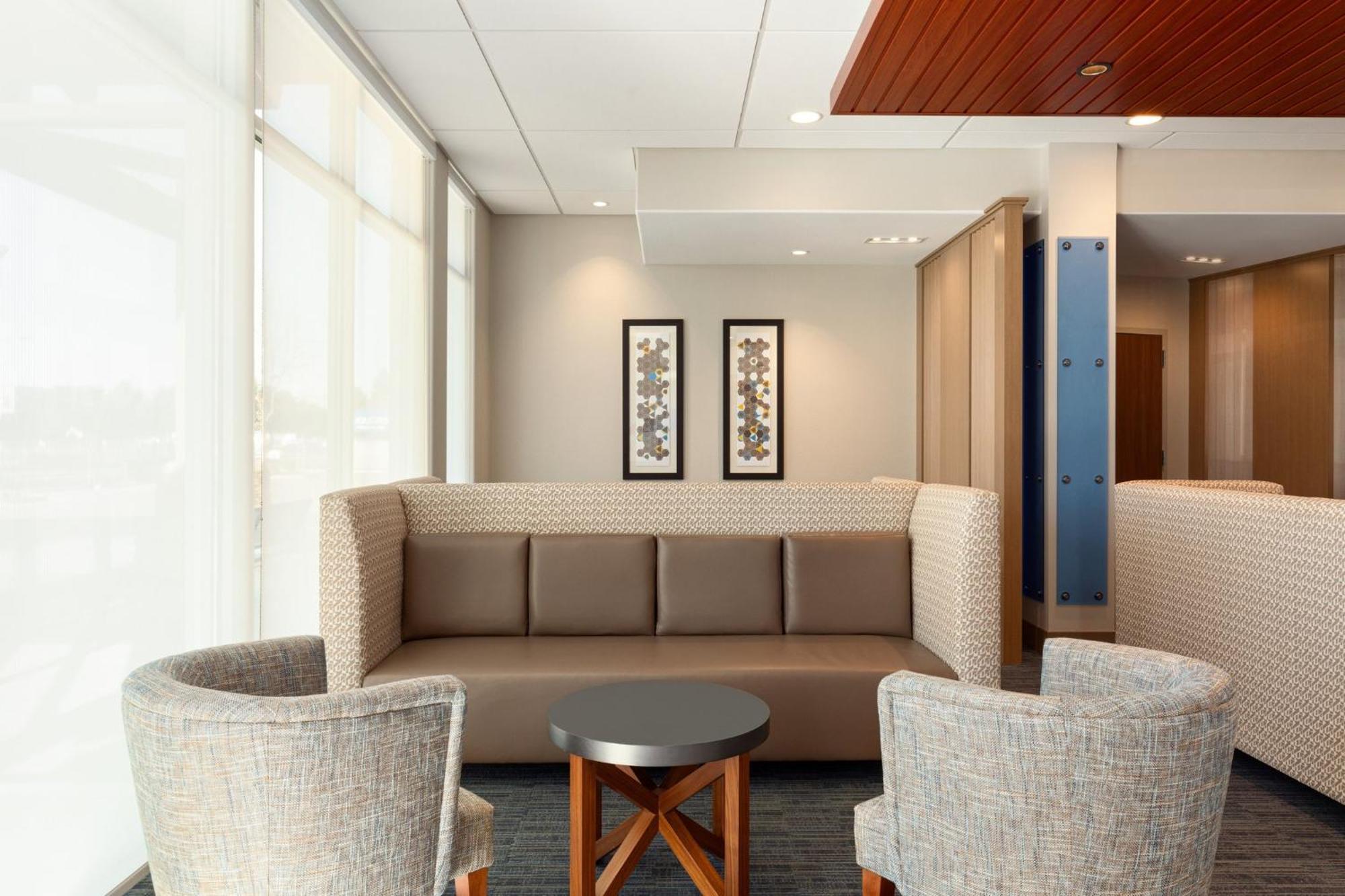 Holiday Inn Express & Suites Hayward - Castro Valley By Ihg Exterior photo