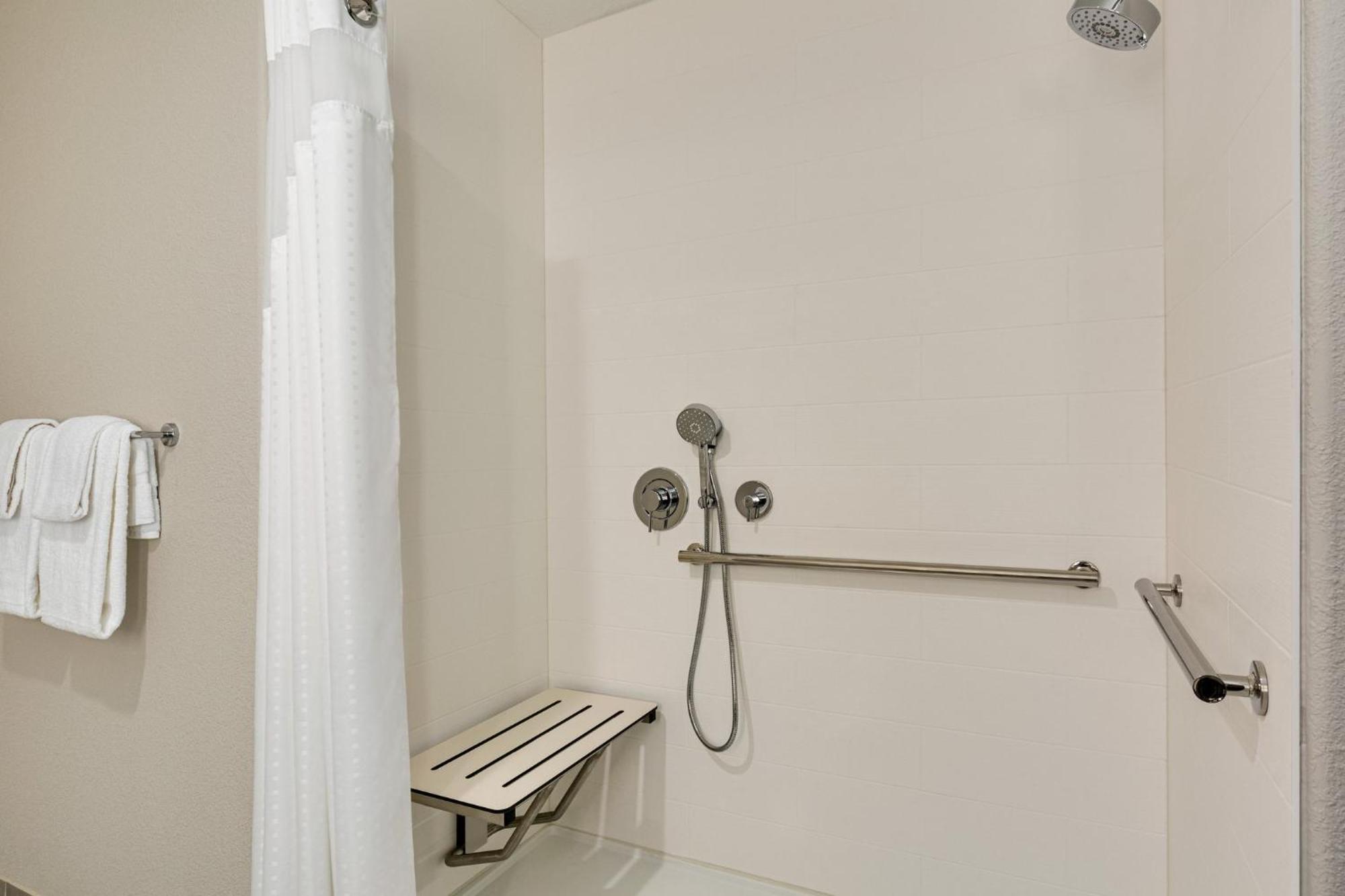 Holiday Inn Express & Suites Hayward - Castro Valley By Ihg Exterior photo