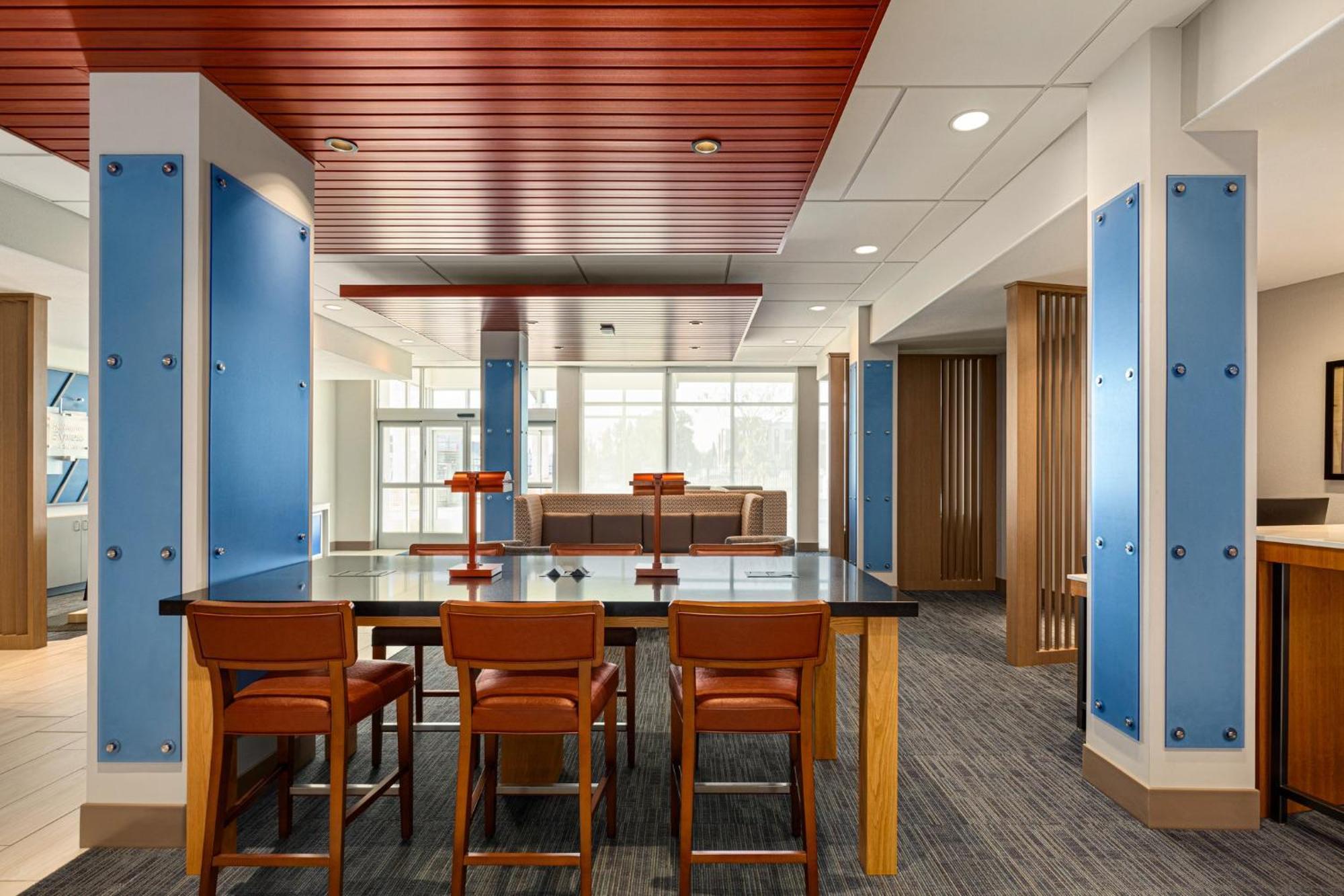 Holiday Inn Express & Suites Hayward - Castro Valley By Ihg Exterior photo